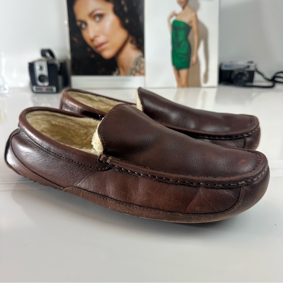 Early 2000s UGG Men’s Leather Slippers | Shearling · Comfortcore Cozy House Shoe - Picture 3 of 11